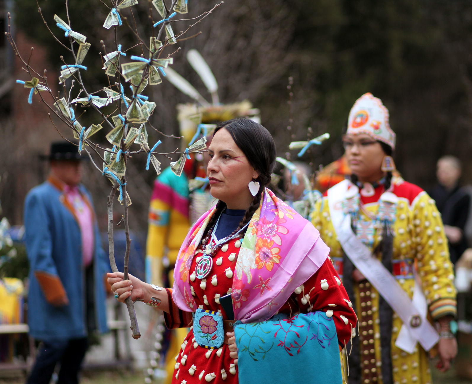 Apsáalooke Women and Warriors